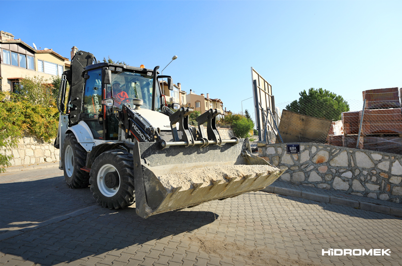 Hidromek HMK 102 B ALPHA Backhoe Loader