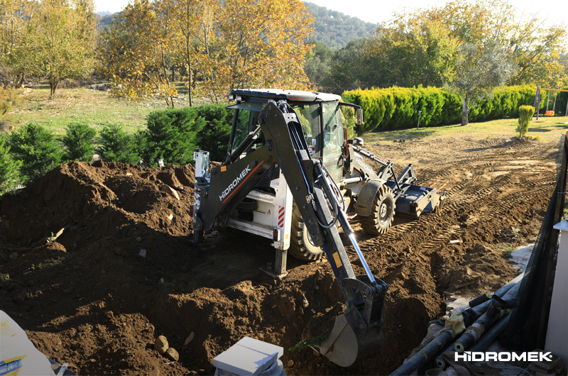 Hidromek HMK 102 B ALPHA Backhoe Loader