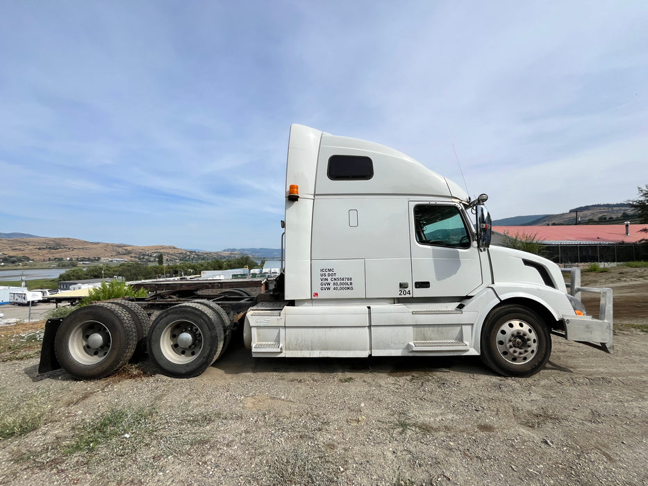 Used 2012 VOLVO VNL Sleeper Truck - $28,500.00 CAD
