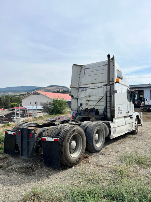 Used 2012 VOLVO VNL Sleeper Truck - $28,500.00 CAD