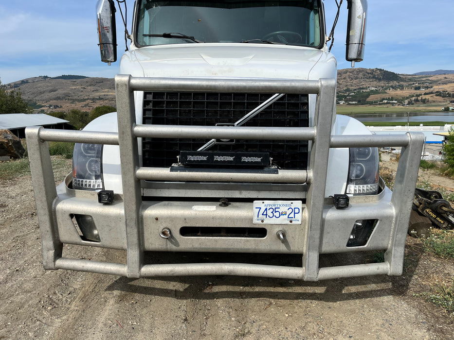 Used 2012 VOLVO VNL Sleeper Truck - $28,500.00 CAD