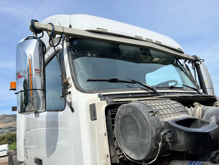 Used 2012 VOLVO VNL Sleeper Truck - $28,500.00 CAD