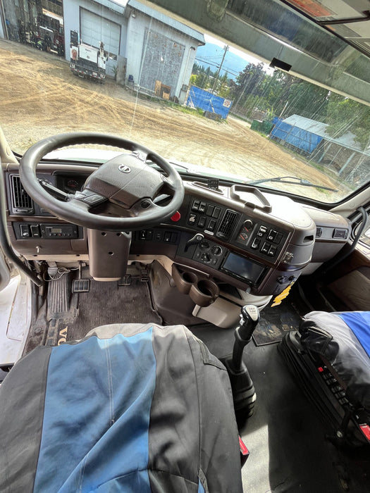 Used 2012 VOLVO VNL Sleeper Truck - $28,500.00 CAD