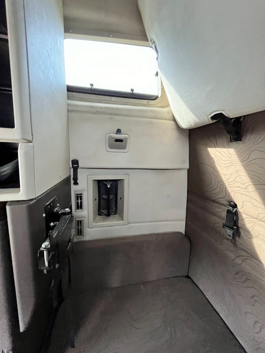 Used 2012 VOLVO VNL Sleeper Truck - $28,500.00 CAD